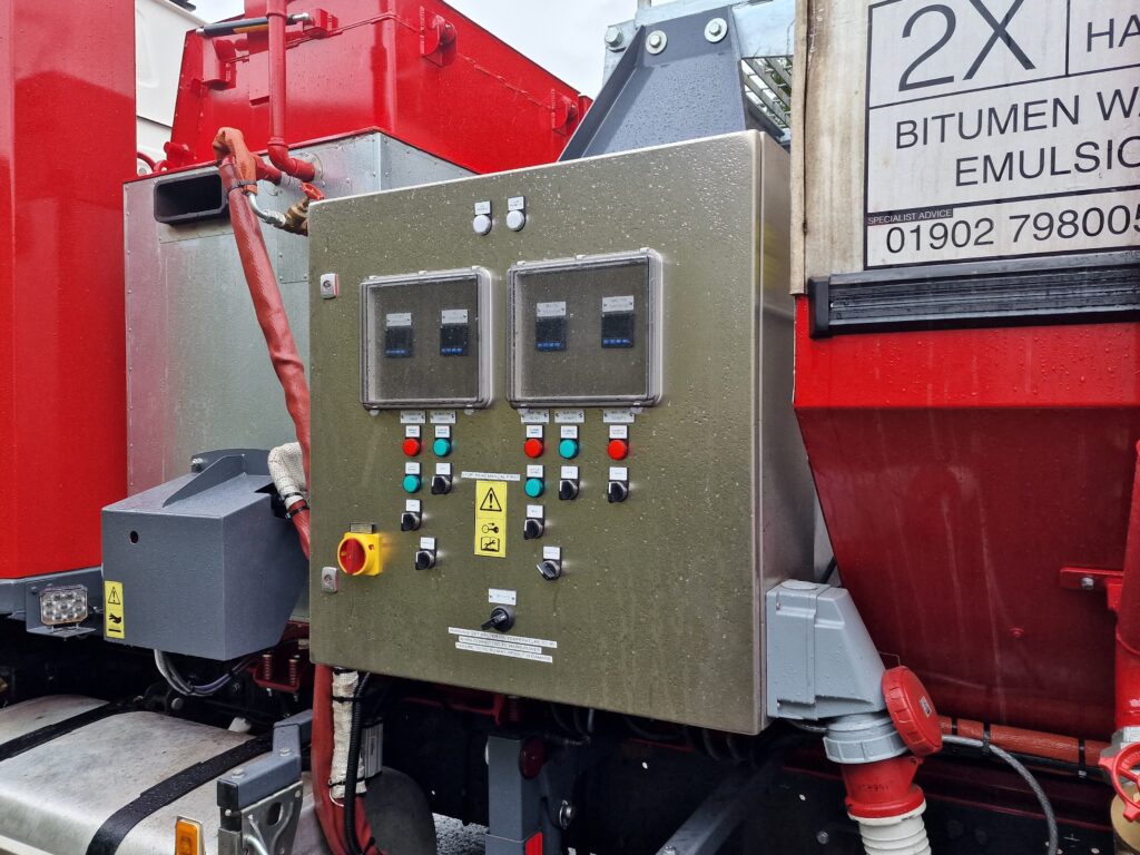 678585b6fed7411a9dc68de3_all-in-one-machine-4-min-1024x768